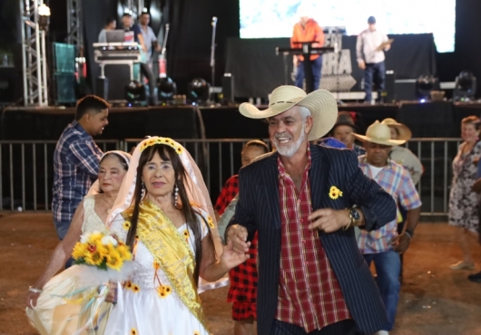 estacionamento no Centro de Eventos de Jaciara | DroneJaciara: Rog�rio Danete e Vitor Fichio