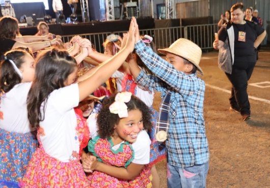 estacionamento no Centro de Eventos de Jaciara | DroneJaciara: Rog�rio Danete e Vitor Fichio