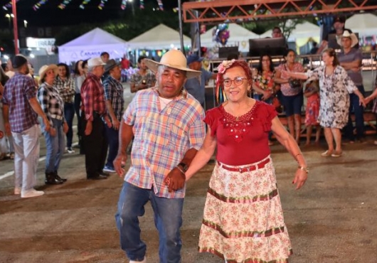 estacionamento no Centro de Eventos de Jaciara | DroneJaciara: Rog�rio Danete e Vitor Fichio