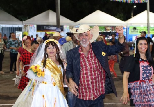 estacionamento no Centro de Eventos de Jaciara | DroneJaciara: Rog�rio Danete e Vitor Fichio