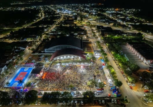estacionamento no Centro de Eventos de Jaciara | DroneJaciara: Rog�rio Danete e Vitor Fichio