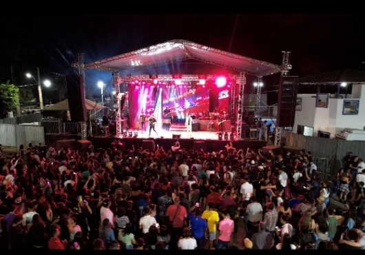 estacionamento no Centro de Eventos de Jaciara | DroneJaciara: Rog�rio Danete e Vitor Fichio