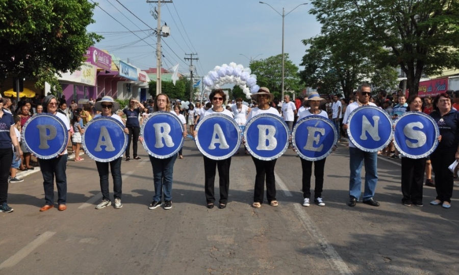 Desfile C�vico em homenagem aos 59 anos de Jaciara