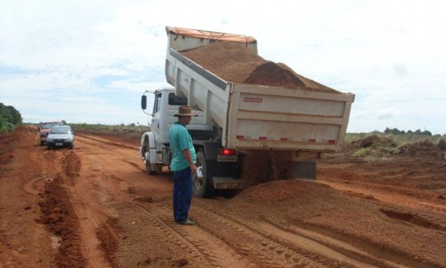 Secretaria de Obras faz parceria para a recupera��o de estradas