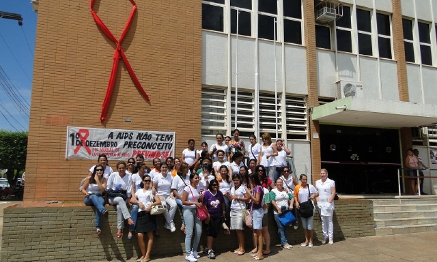 Jaciara aderiu a Campanha do La�o Vermelho contra a Aids