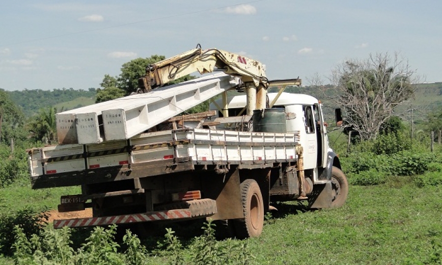 Prefeitura leva energia el�trica a regi�o de �gua Grande