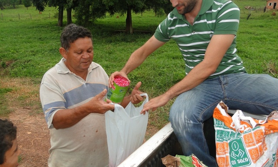 Prefeitura distribui sementes e incentiva agricultura familiar