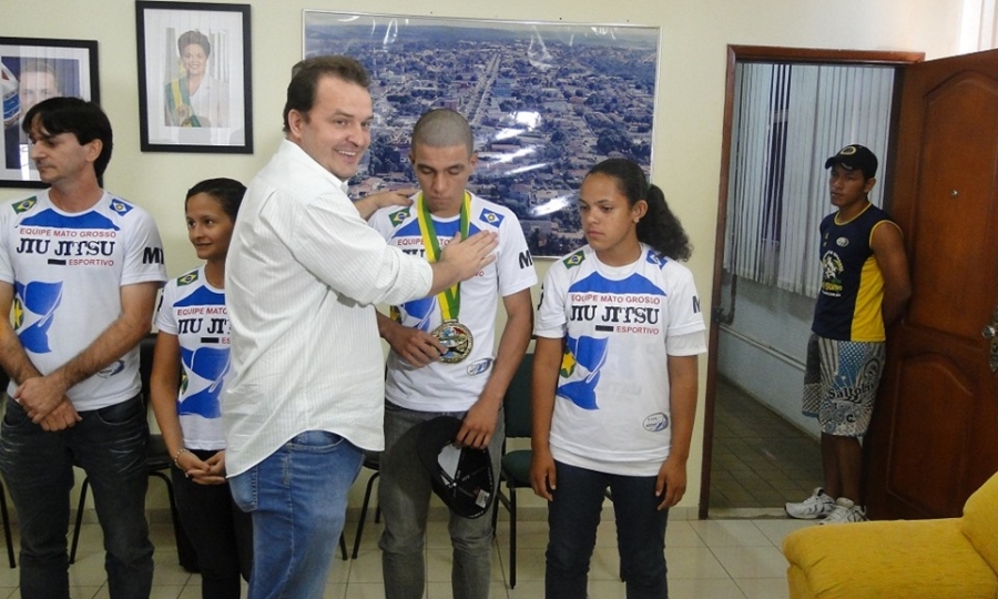 Prefeito recebe medalhistas de Brasileiro de Jiu Jitsu