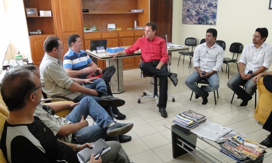 Ademir acerta detalhes para constru��o de Centro de Distribui��o