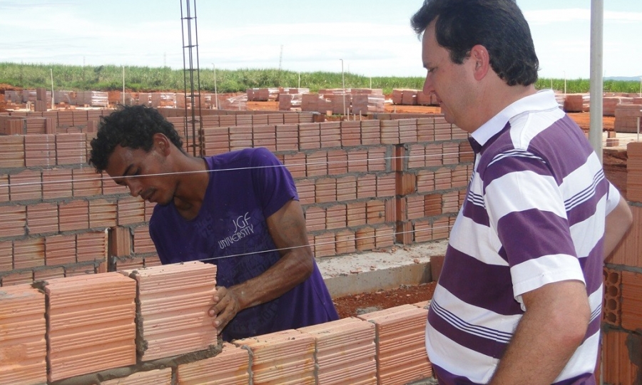 Prefeito acompanha obras do PAC 2