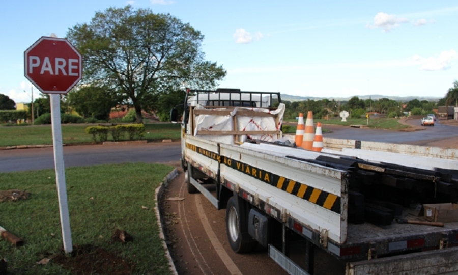 Avenida central come�a a ser sinalizada