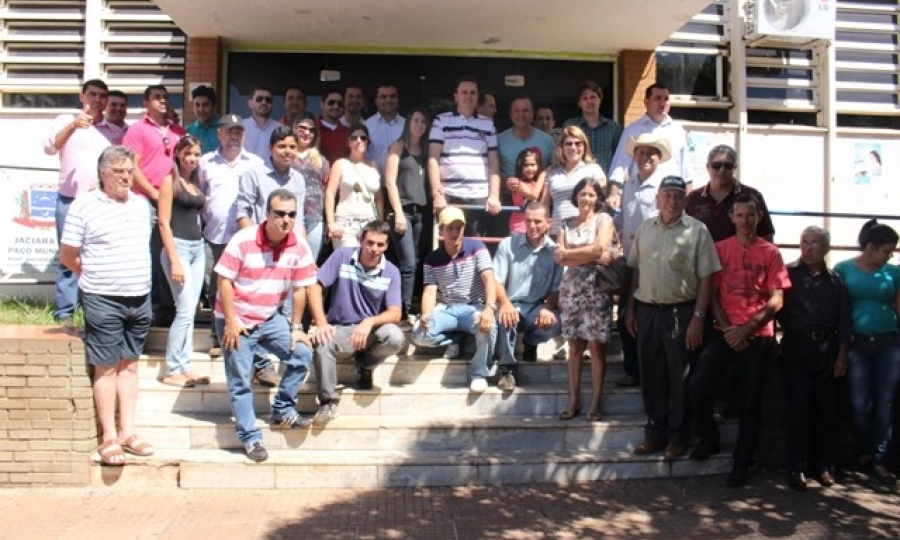 Prefeito Ademir realiza inaugura��es e visita obras