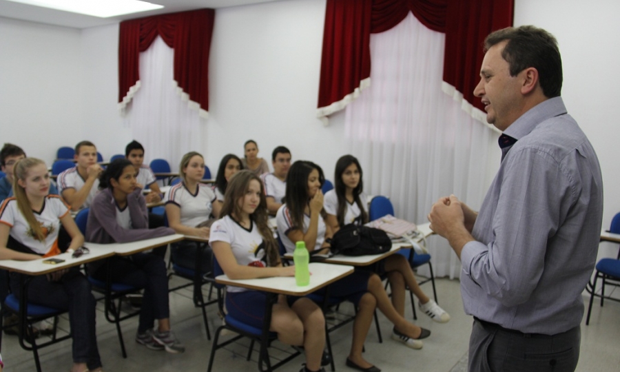 Alunos do Albert participam de reuni�o com a atual administra��o