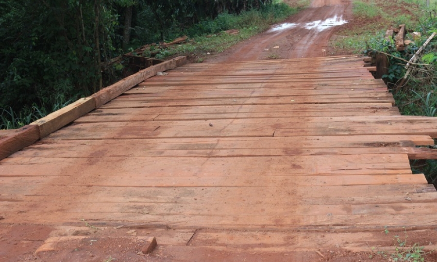 Pontes e estradas s�o recuperadas na �rea rural do munic�pio