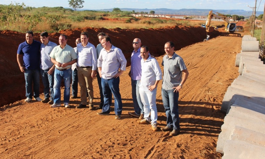 Com o asfalto da Avenida Z� de Bia regi�o do Jardim Aeroporto come�ar� a desenvolver 