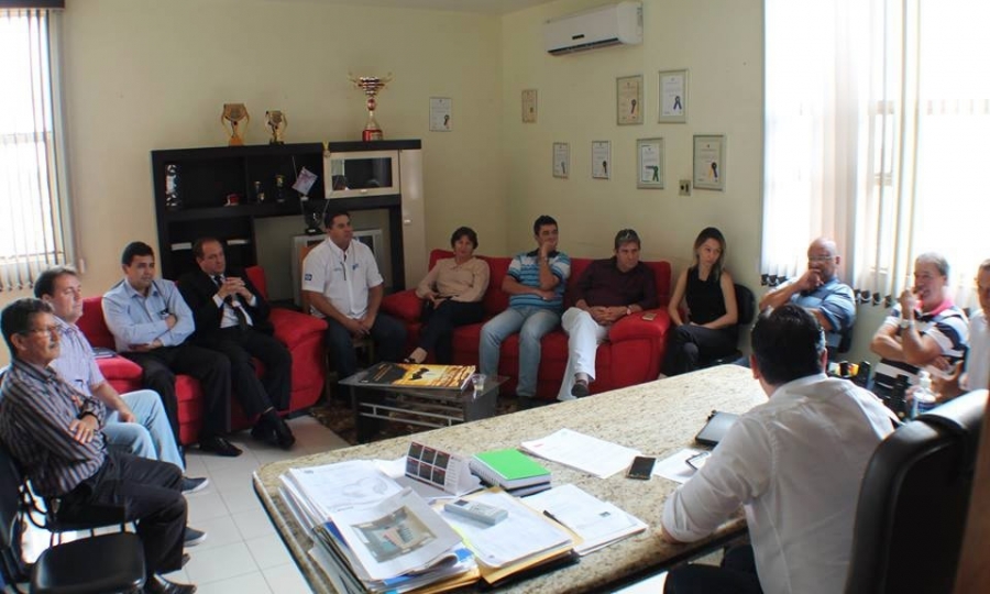 Prefeito e empres�rios debatem apoio a Caravana da Transforma��o