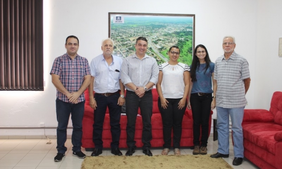 Prefeito Abdo re�ne com representantes da EMPAER