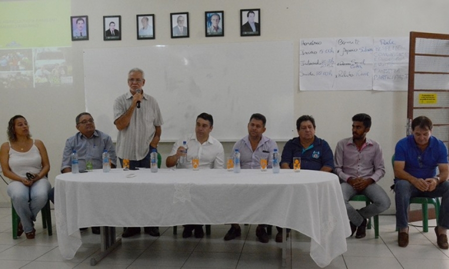 Autoridades do Vale do S�o Louren�o e pequenos produtores rurais participam de reuni�o