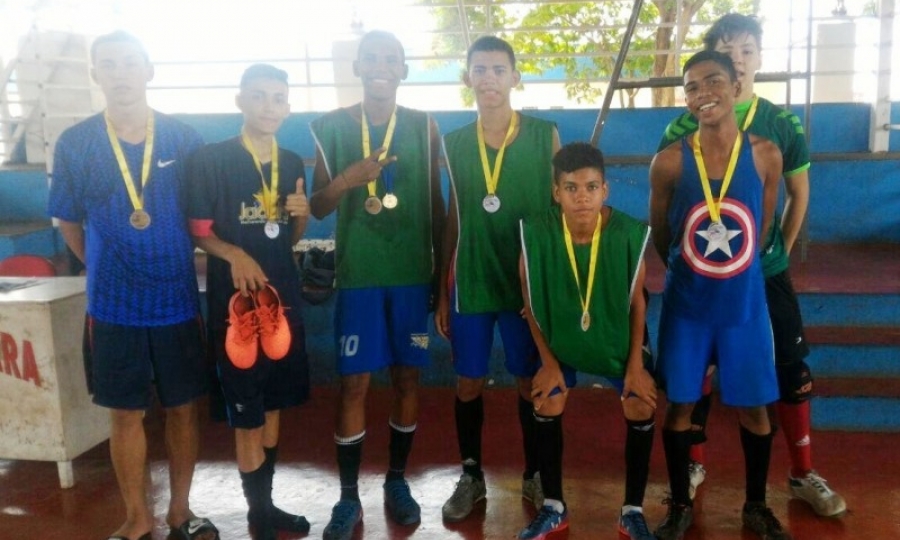  Torneio de futsal amador re�ne 30 atletas e empolga a torcida