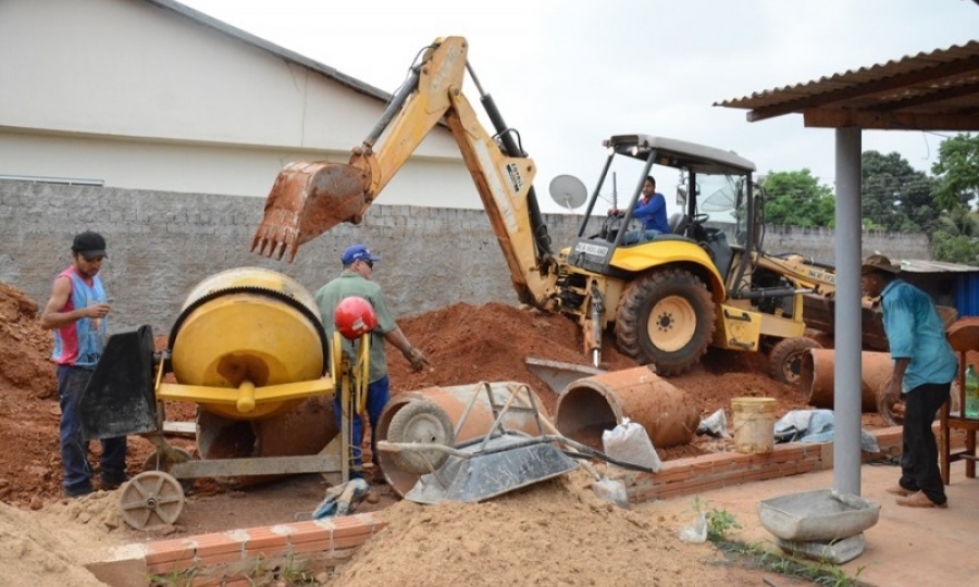 Diretoria de Urbanismo implanta manilhas na Rua Moema