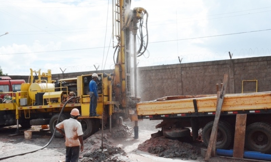 Perfura��o do po�o artesiano no bairro Planalto est� a todo vapor 
