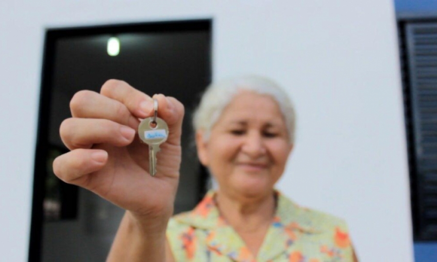 Governo Municipal realiza entrega de 18 casas do Programa Bolsa Material para Constru��o 