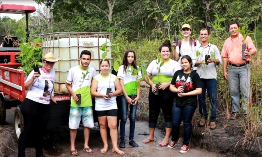 Prefeitura realiza mutir�o �s margens da Cachoeira da Mulata em comemora��o ao Dia Mundial da �gua