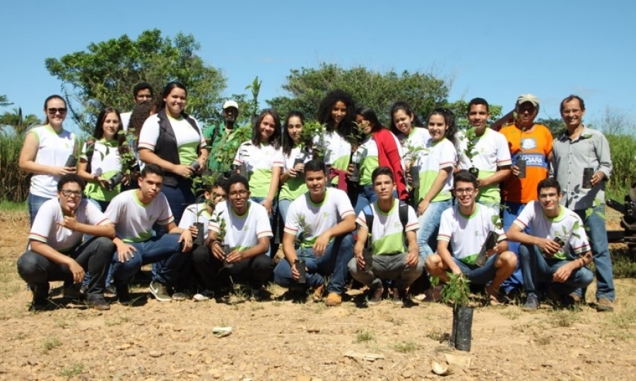 Governo Municipal realiza plantio de mudas de �rvores �s margens do Rio S�o Louren�o