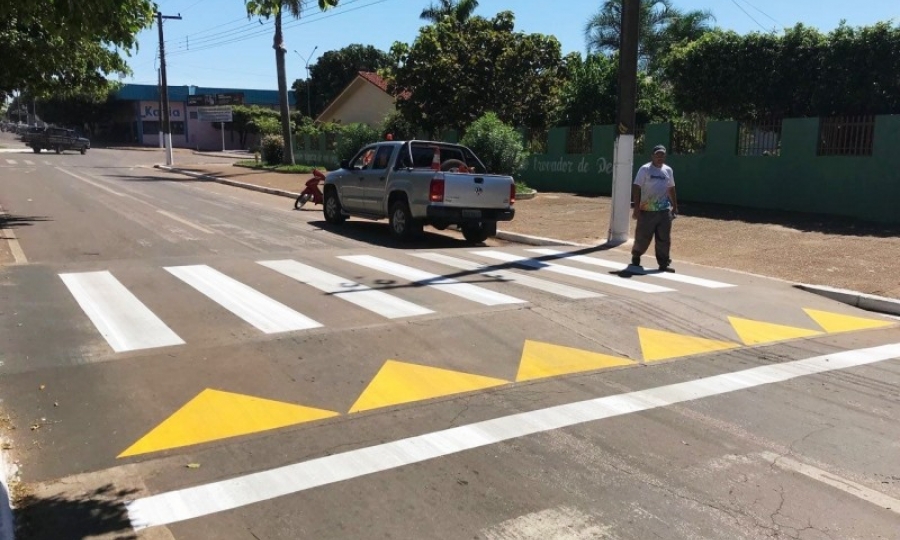 Pintura de faixas elevadas garante mais seguran�a � popula��o