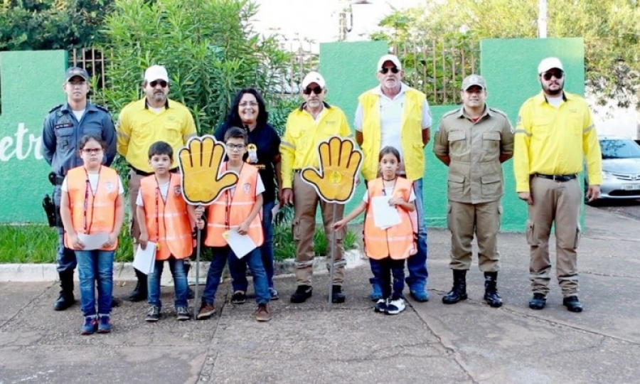 Departamento de Tr�nsito realiza blitz educativa para divulgar movimento Maio Amarelo