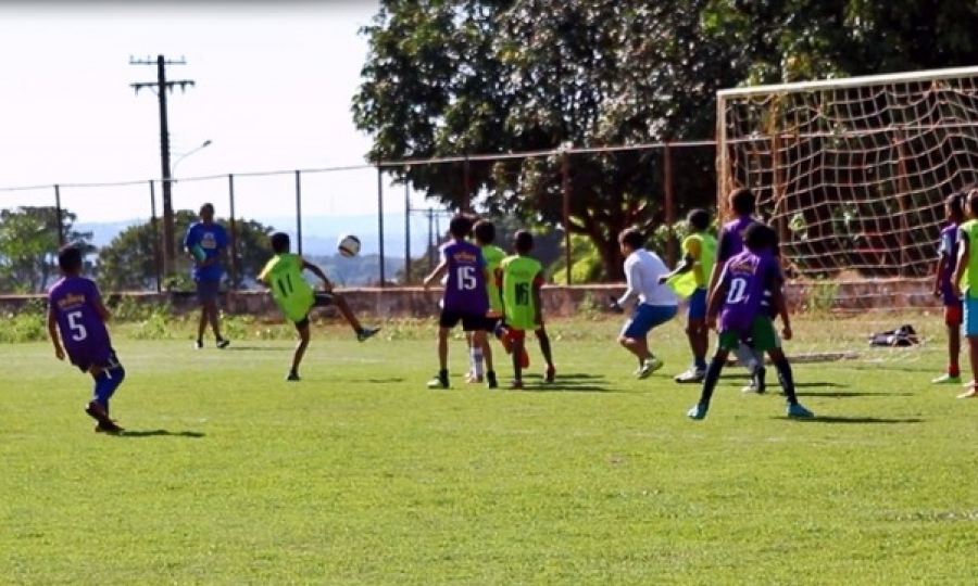 Governo Municipal apoia projeto Crian�a com F�, Bola no P�