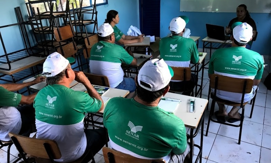 Produtores rurais aprimoram conhecimento com curso de hortali�a b�sica