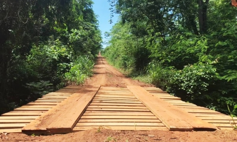 Prefeitura realiza manuten��o na ponte do Rio �gua Grande