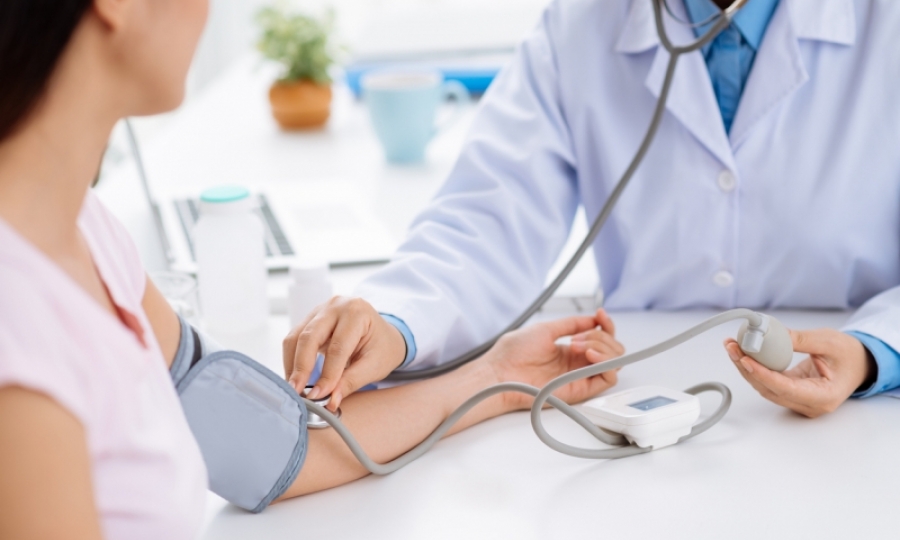 Pacientes passam por triagem para fazer pequenas e m�dias cirurgias no Hospital Municipal