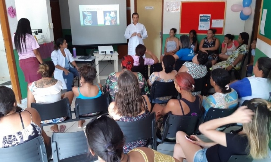 Cuidados com a Sa�de Bucal � tema de encontro com 15 gestantes assistidas pelo PSF 6 em Jaciara