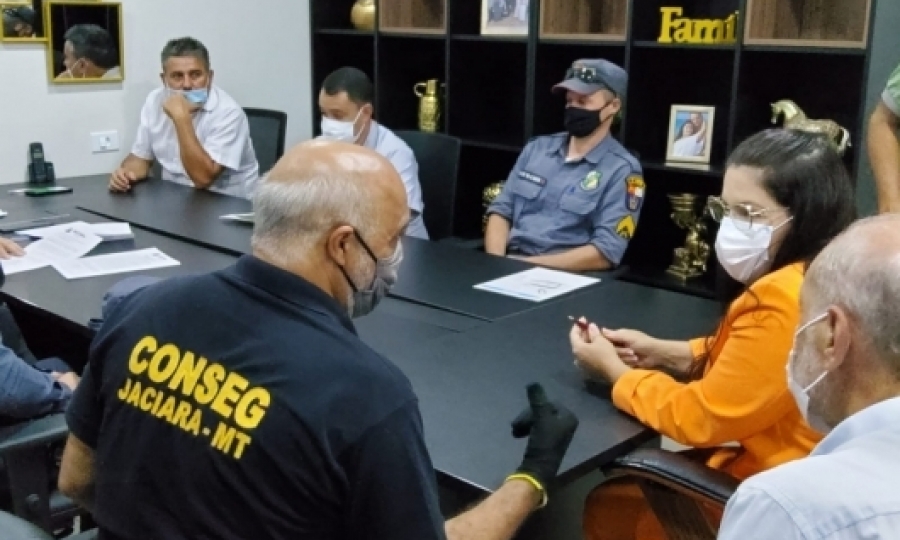 COMBATE AO CRIME: Jaciara assina Ordem de Servi�o para implanta��o de videomonitoramento de ve�culos